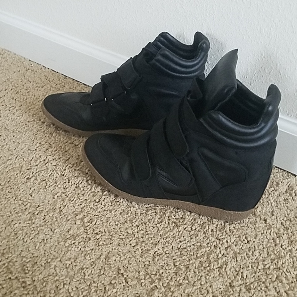 Black wedge sneakers